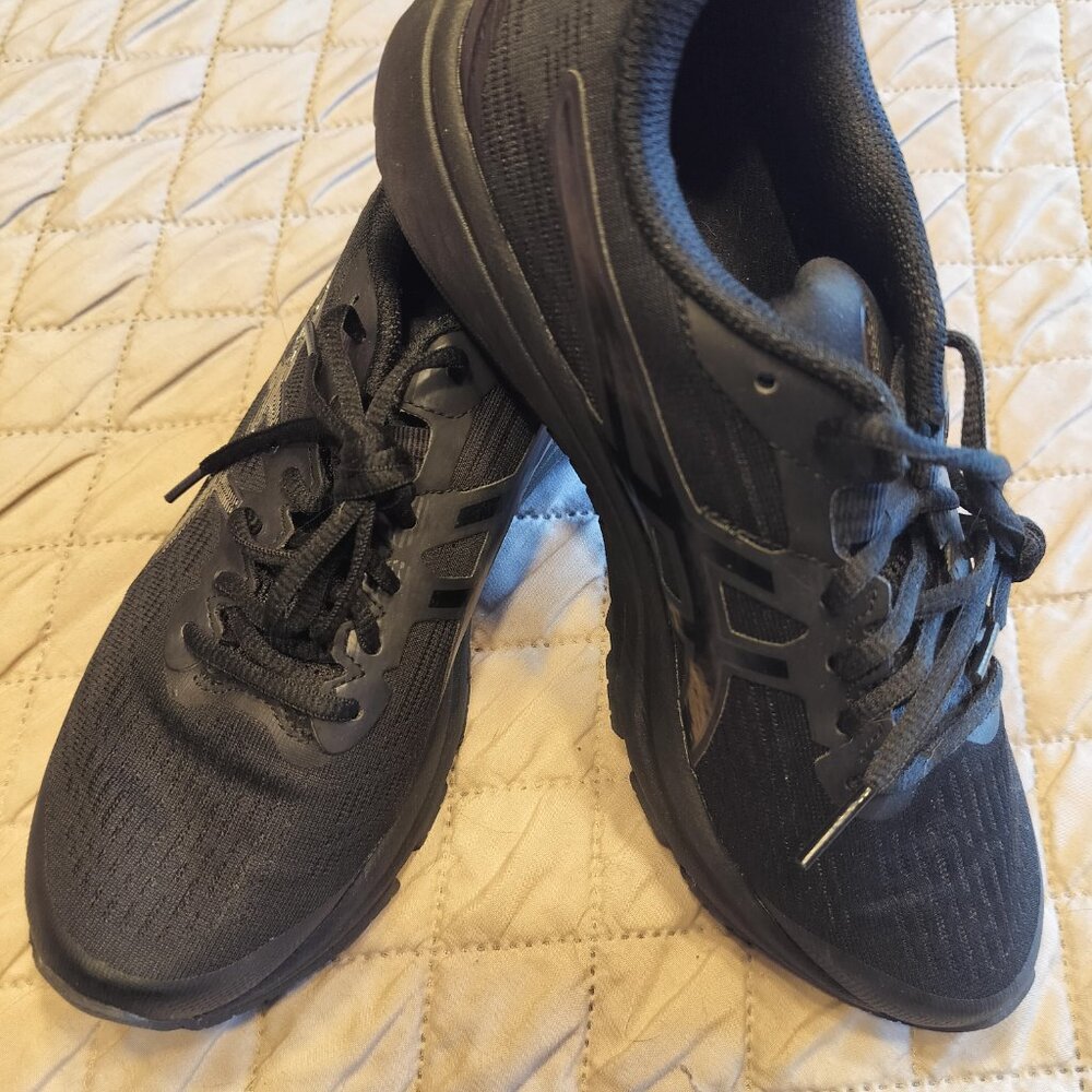 ASICS Running Shoe - Picture 3 of 10